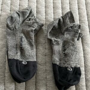Feetures Elite Light Cushion 2 pairs of socks Condition: worn once